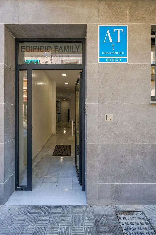 Family Suit Principal Encantos De Sevilla Exterior photo